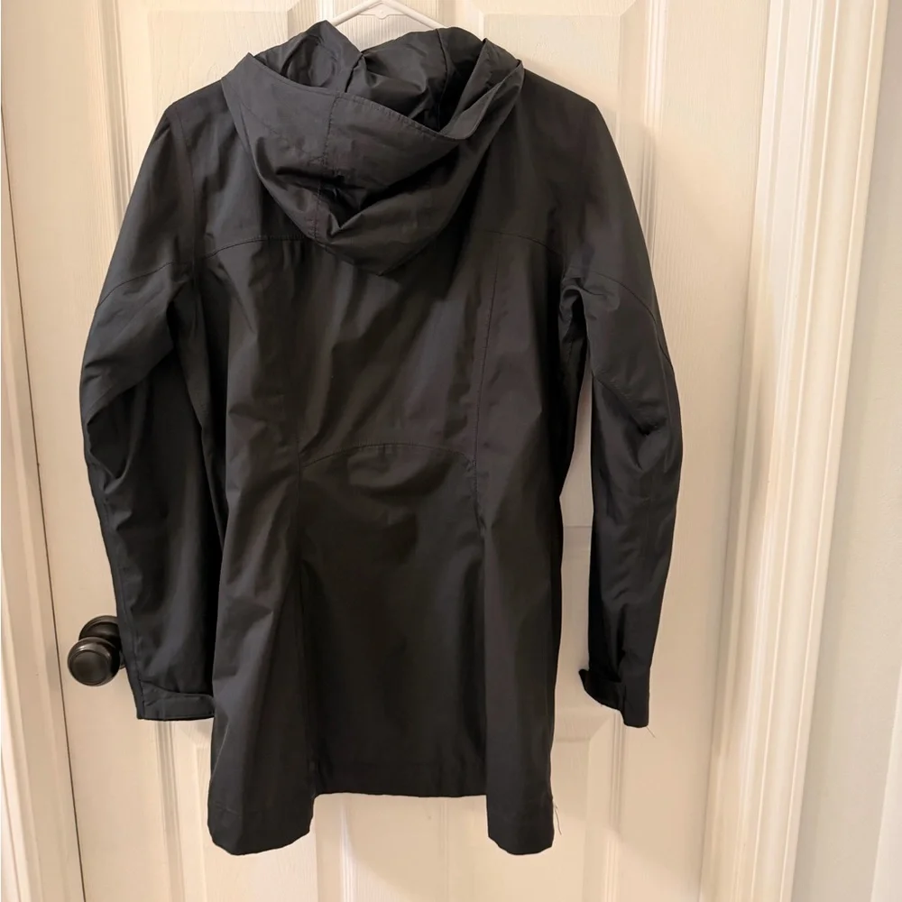 Columbia women’s fitted rain jacket - Picture 3 of 6